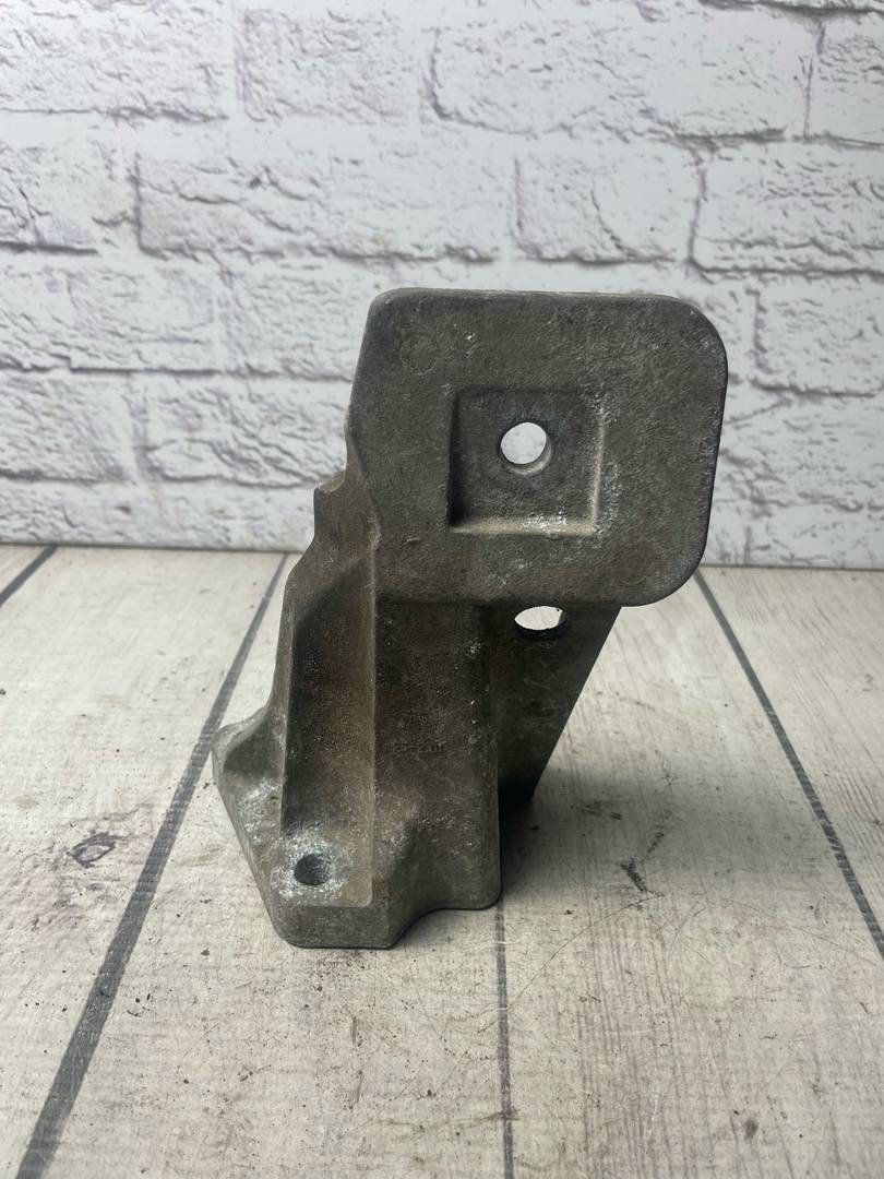 Land Rover Discovery III (2004-2009) для Кронштейн двигателя левый