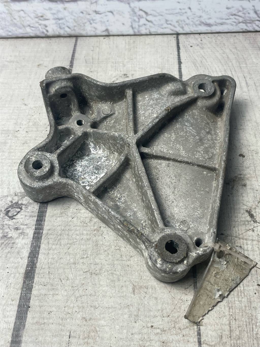 Opel Antara (2009-2015) для Кронштейн компрессора кондиционера Opel Antara (2009-2015) для Кронштейн компрессора кондиционера