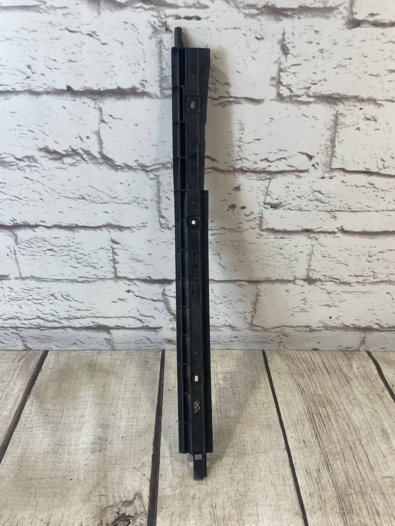 Skoda Superb 1 (2002-2008) для Направляющая бампера задняя центральная