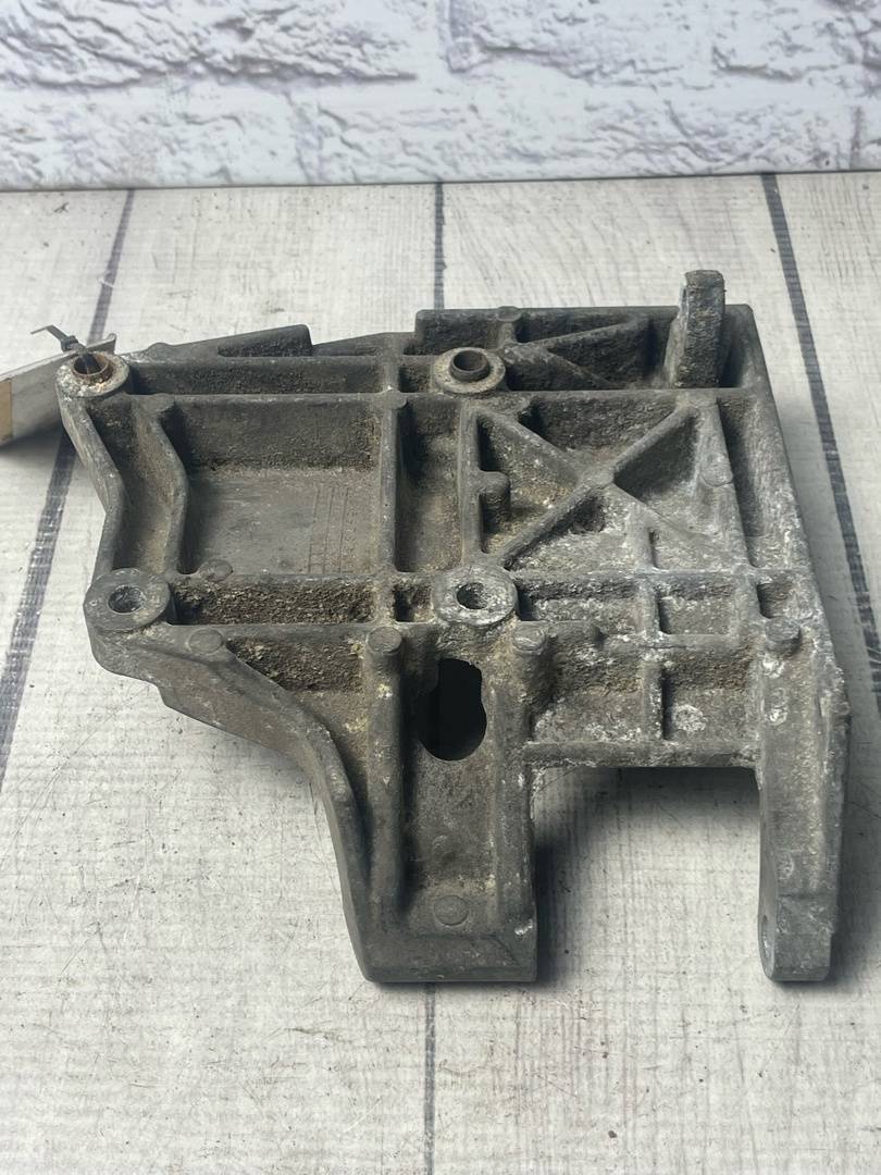 Ssang-Yong Raxton 1 (2001-2006) для Кронштейн генератора Ssang-Yong Raxton 1 (2001-2006) для Кронштейн генератора