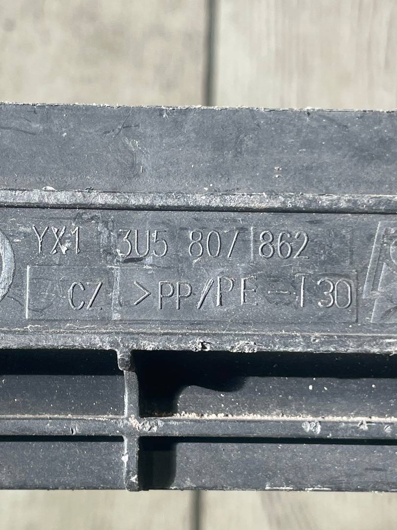 Skoda Superb 1 (2002-2008) для Направляющая бампера задняя центральная Skoda Superb 1 (2002-2008) для Направляющая бампера задняя центральная