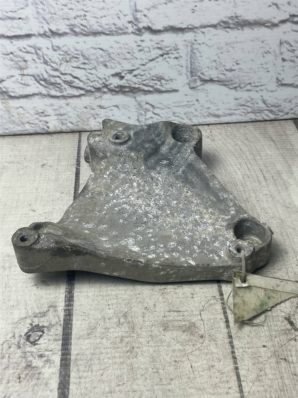 Opel Antara (2009-2015) для Кронштейн компрессора кондиционера Opel Antara (2009-2015) для Кронштейн компрессора кондиционера