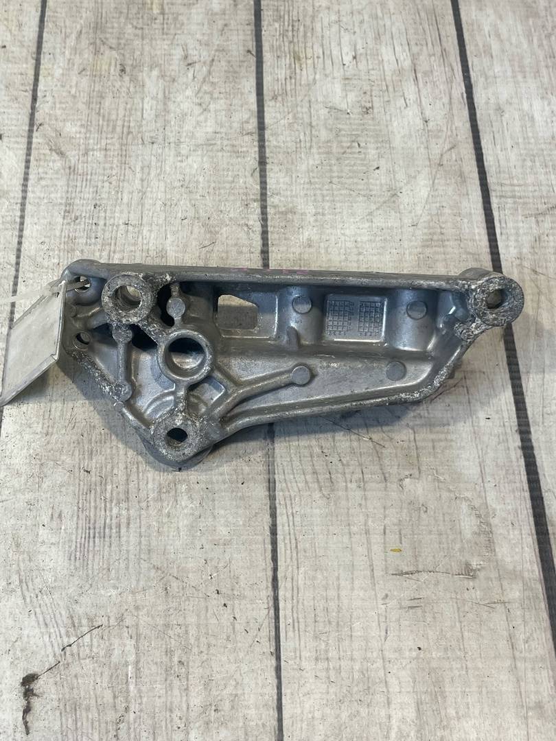 Seat Altea (2004-2015) для Кронштейн двигателя правый Seat Altea (2004-2015) для Кронштейн двигателя правый