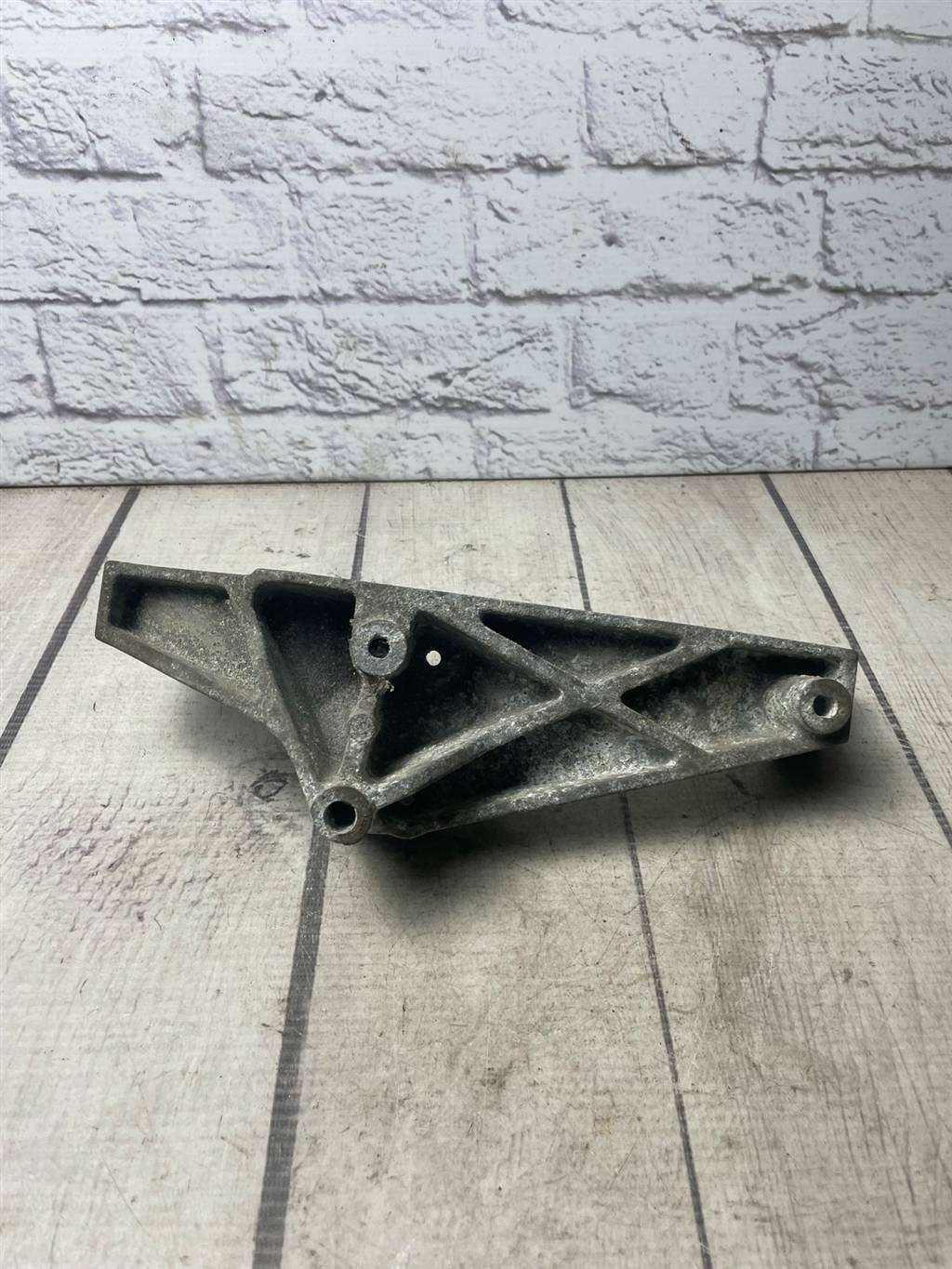 Opel Antara (2009-2015) для Кронштейн генератора Opel Antara (2009-2015) для Кронштейн генератора