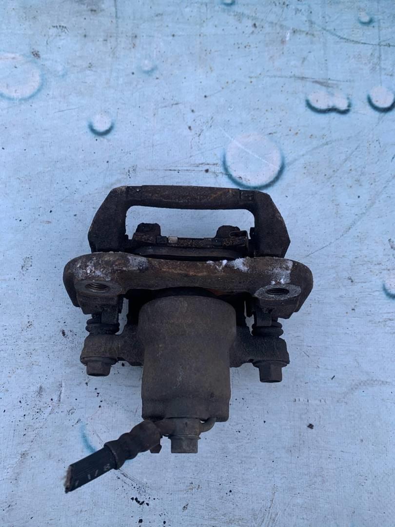 Lexus RX 400h (2003-2009) для Суппорт задний левый Lexus RX 400h (2003-2009) для Суппорт задний левый