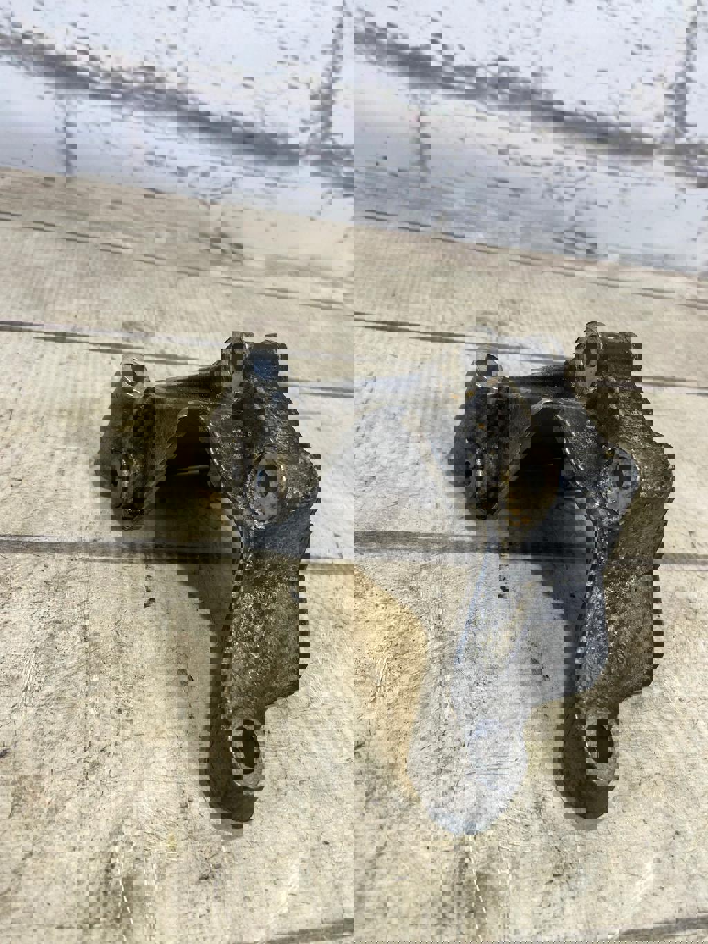 Skoda Roomster (2006-2015) для Кронштейн гидроусилителя руля Skoda Roomster (2006-2015) для Кронштейн гидроусилителя руля