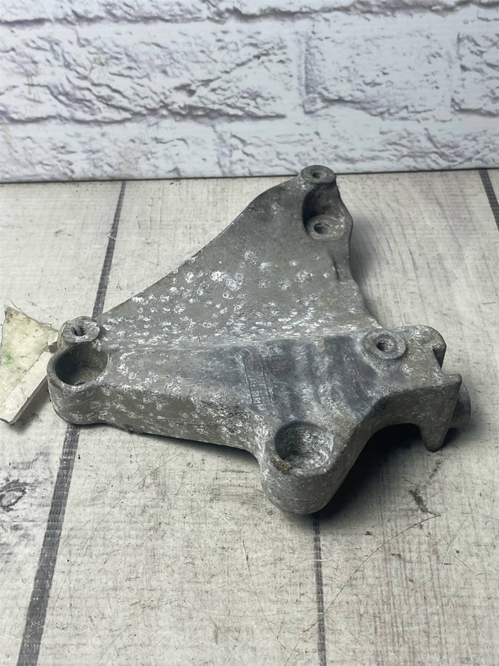 Opel Antara (2009-2015) для Кронштейн компрессора кондиционера Opel Antara (2009-2015) для Кронштейн компрессора кондиционера