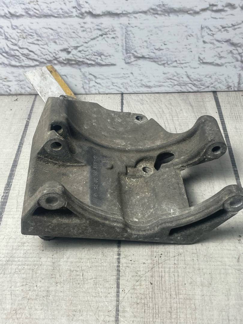 Ssang-Yong Raxton 1 (2001-2006) для Кронштейн генератора Ssang-Yong Raxton 1 (2001-2006) для Кронштейн генератора