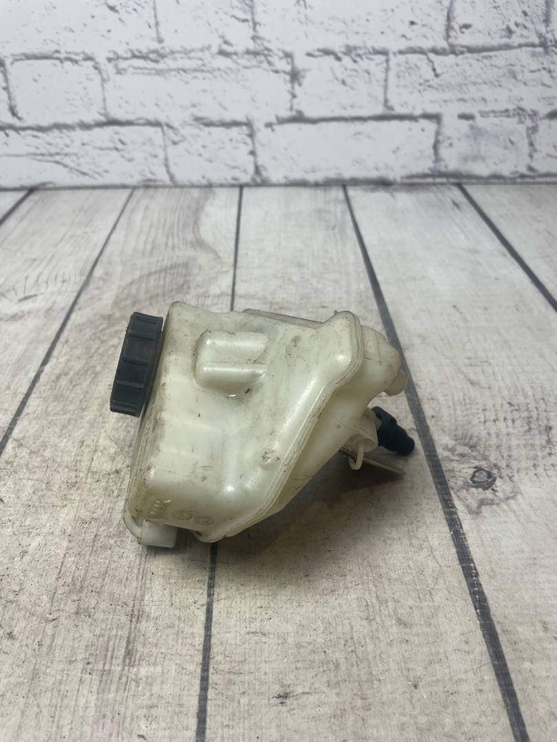 Land Rover Freelander 2 (2007-2014) для Бачок главного тормозного цилиндра Land Rover Freelander 2 (2007-2014) для Бачок главного тормозного цилиндра