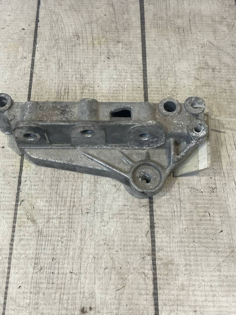 Seat Altea (2004-2015) для Кронштейн двигателя правый Seat Altea (2004-2015) для Кронштейн двигателя правый