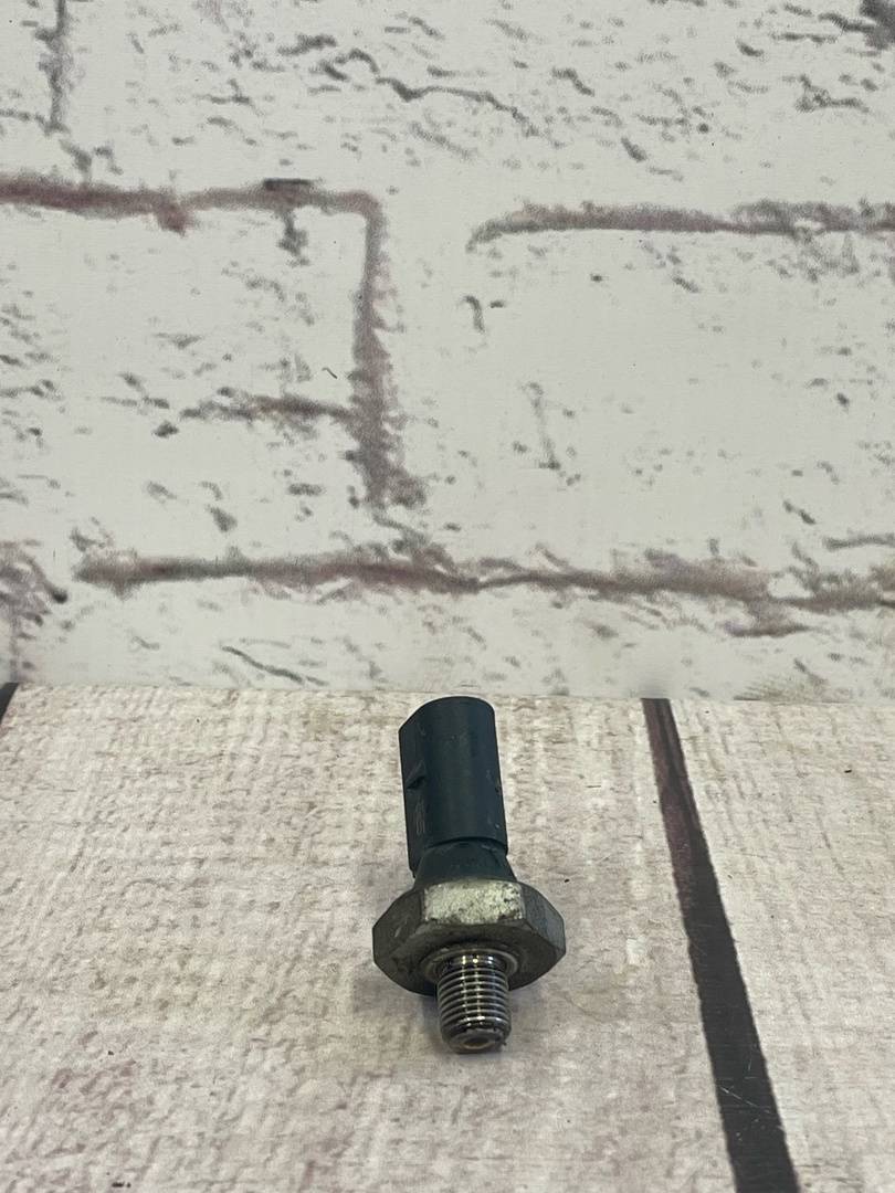 Skoda Fabia 2 (2007-2015) для Датчик давления масла Skoda Fabia 2 (2007-2015) для Датчик давления масла