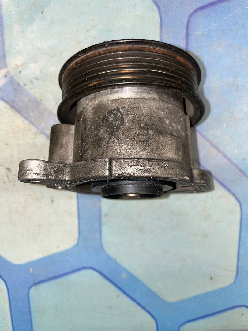 Skoda Yeti (2014-) для Помпа Skoda Yeti (2014-) для Помпа