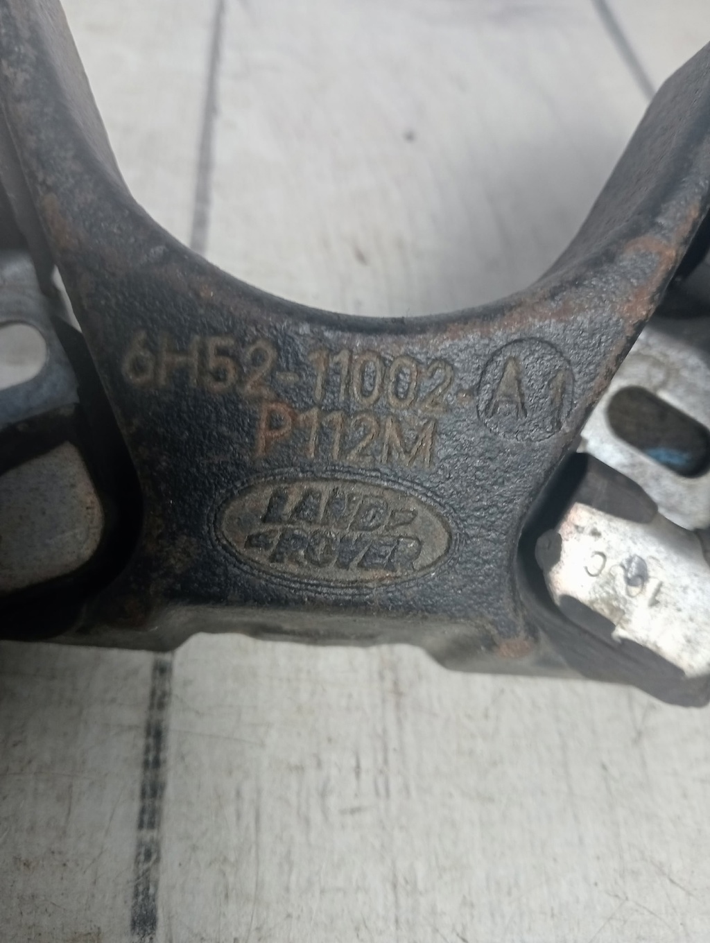 Land Rover Range Rover Evoque (2011-2018) для Противовес (Амортизатор динамический) Land Rover Range Rover Evoque (2011-2018) для Противовес (Амортизатор динамический)