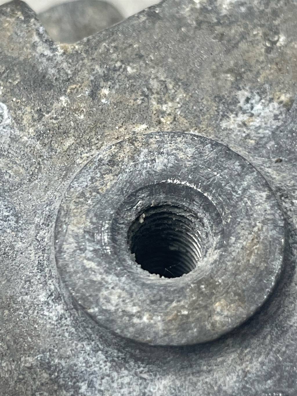 Opel Antara (2009-2015) для Кронштейн компрессора кондиционера Opel Antara (2009-2015) для Кронштейн компрессора кондиционера