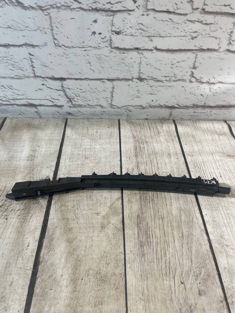 Skoda Superb 1 (2002-2008) для Направляющая бампера задняя центральная Skoda Superb 1 (2002-2008) для Направляющая бампера задняя центральная