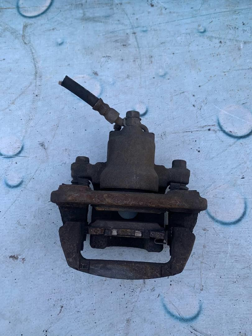 Lexus RX 400h (2003-2009) для Суппорт задний левый Lexus RX 400h (2003-2009) для Суппорт задний левый