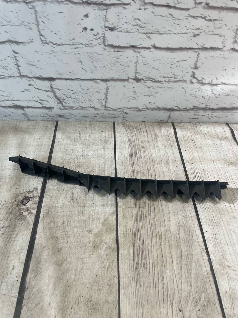 Skoda Superb 1 (2002-2008) для Направляющая бампера задняя центральная Skoda Superb 1 (2002-2008) для Направляющая бампера задняя центральная