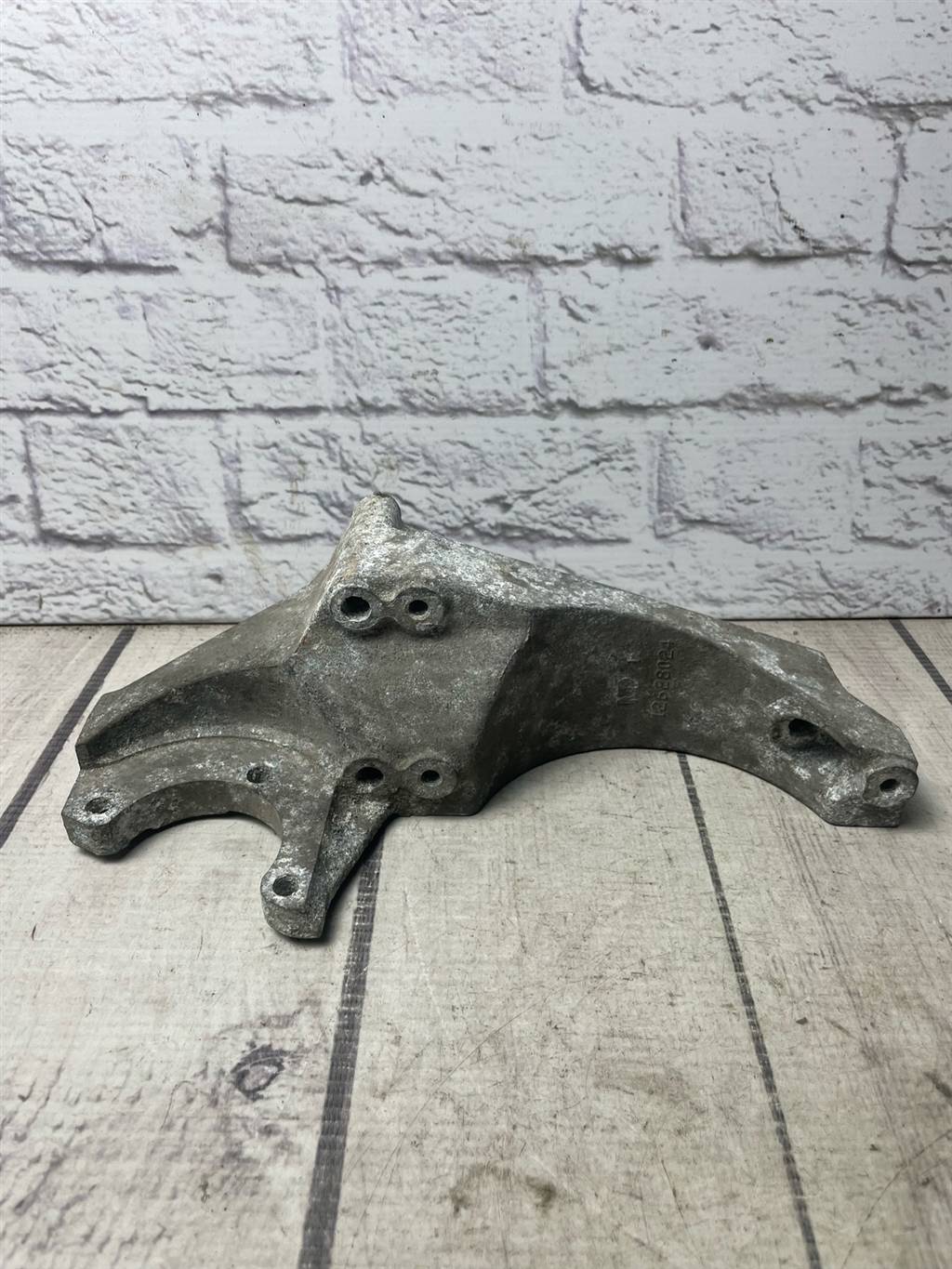 Opel Antara (2009-2015) для Кронштейн генератора Opel Antara (2009-2015) для Кронштейн генератора