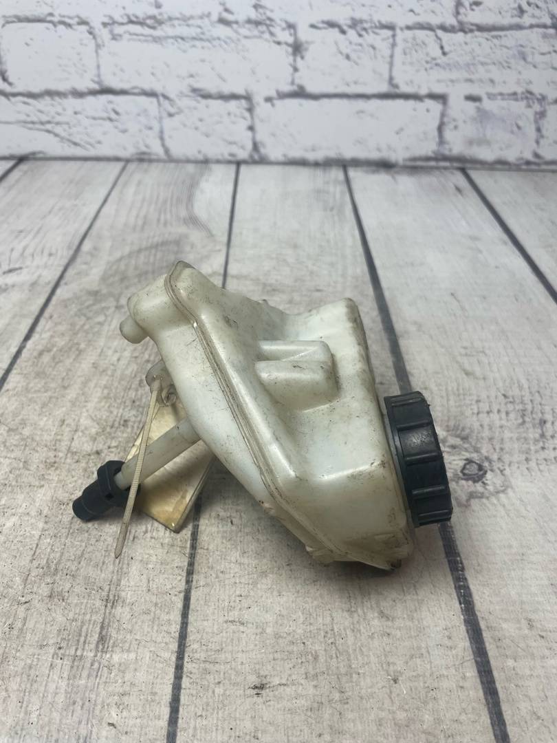 Land Rover Freelander 2 (2007-2014) для Бачок главного тормозного цилиндра Land Rover Freelander 2 (2007-2014) для Бачок главного тормозного цилиндра