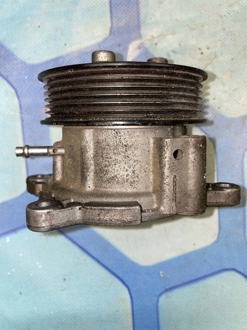 Skoda Yeti (2014-) для Помпа Skoda Yeti (2014-) для Помпа