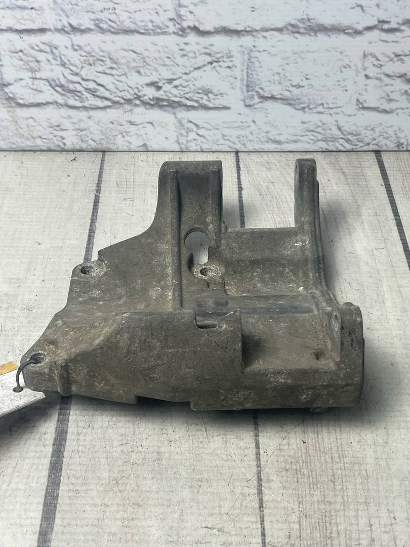 Ssang-Yong Raxton 1 (2001-2006) для Кронштейн генератора Ssang-Yong Raxton 1 (2001-2006) для Кронштейн генератора