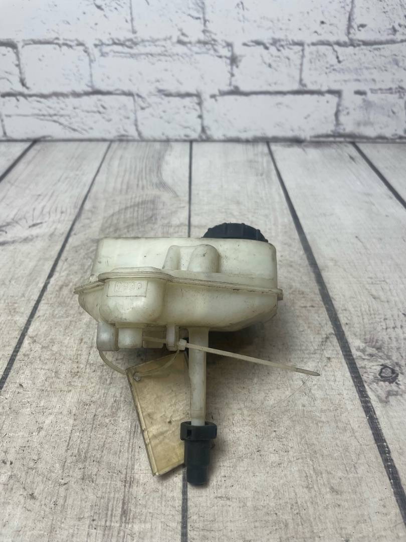 Land Rover Freelander 2 (2007-2014) для Бачок главного тормозного цилиндра Land Rover Freelander 2 (2007-2014) для Бачок главного тормозного цилиндра