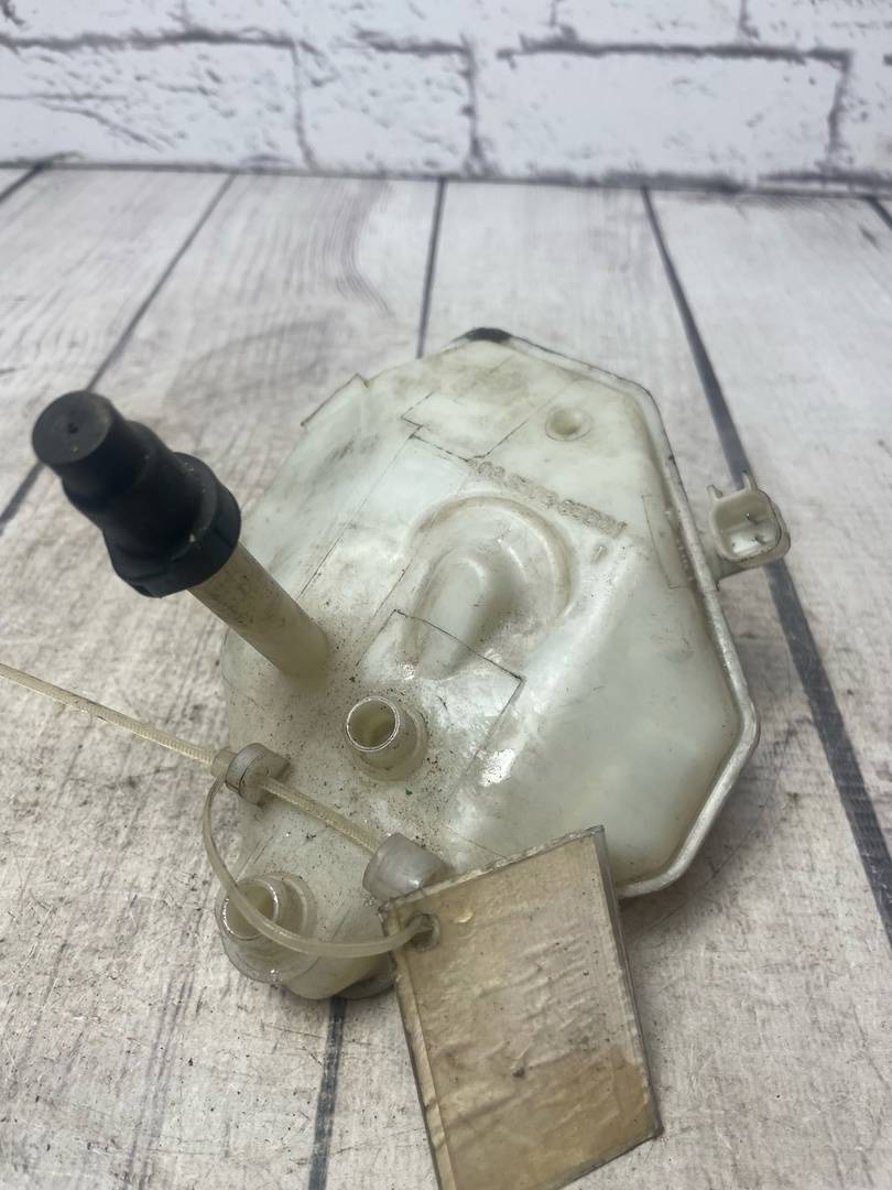 Land Rover Freelander 2 (2007-2014) для Бачок главного тормозного цилиндра Land Rover Freelander 2 (2007-2014) для Бачок главного тормозного цилиндра