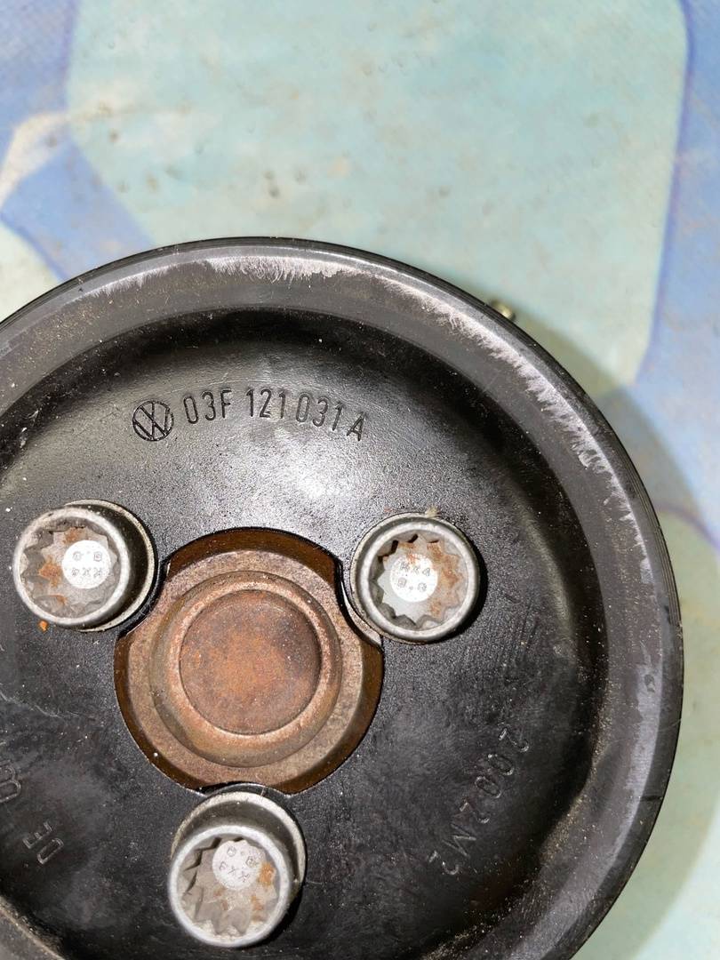 Skoda Yeti (2014-) для Помпа Skoda Yeti (2014-) для Помпа