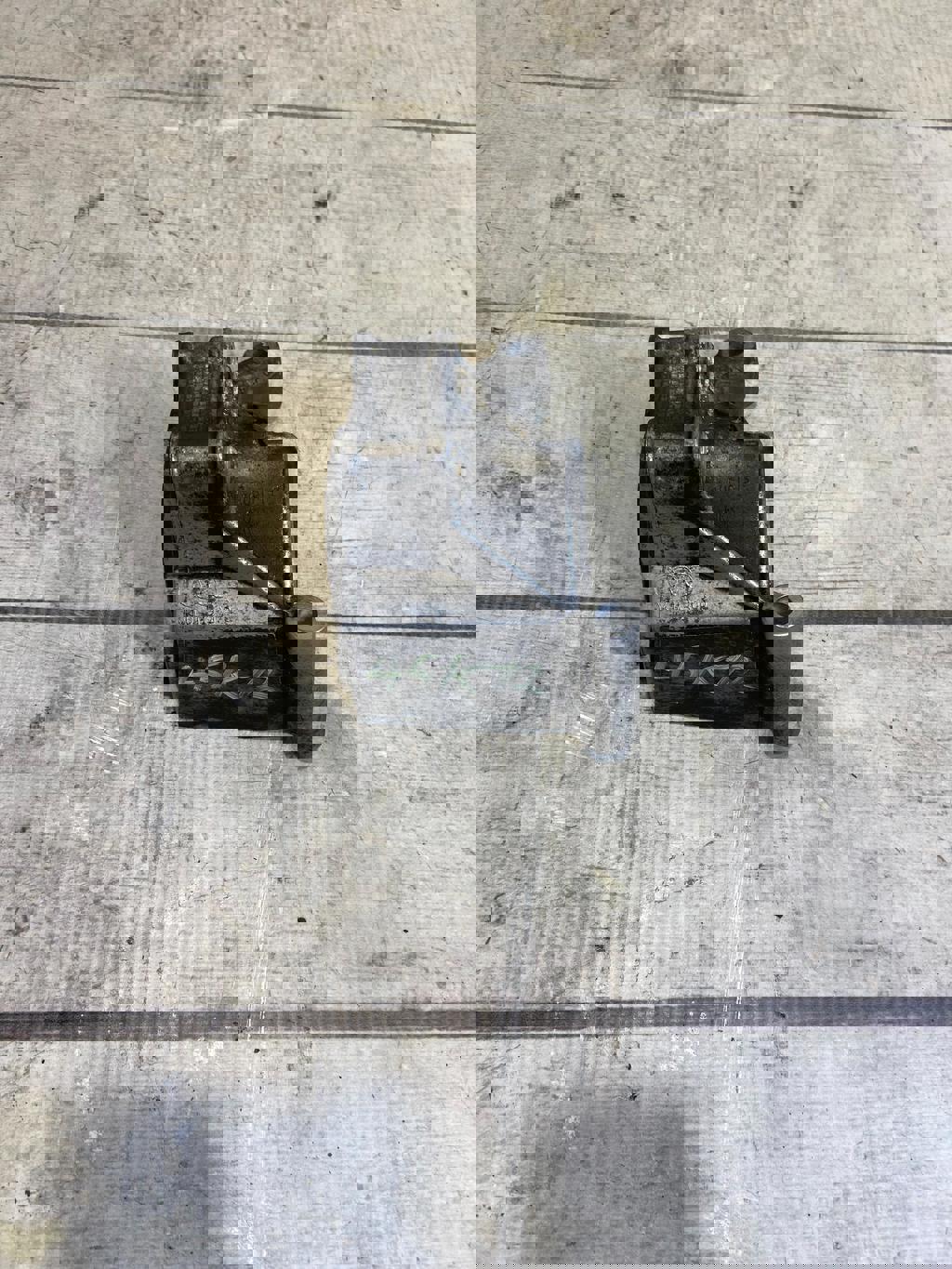 Skoda Roomster (2006-2015) для Кронштейн гидроусилителя руля Skoda Roomster (2006-2015) для Кронштейн гидроусилителя руля