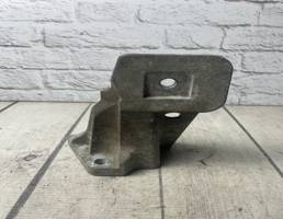 Кронштейн двигателя левый для Land Rover Discovery III (2004-2009)  запчасти бу