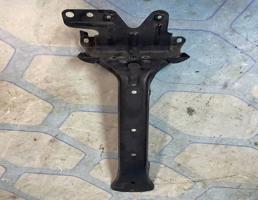 Кронштейн замка капота для VW Touareg 1 (2002-2007)  запчасти бу