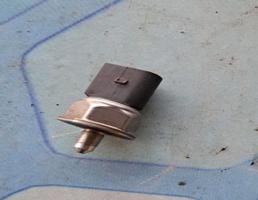 Датчик давления топлива для Audi A4 / B8 (2007-2015)  запчасти бу