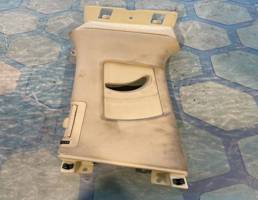 Обшивка стойки средней левой для Audi A8 4H (2010-2017)  запчасти бу