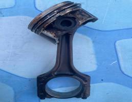 Поршень в сборе с шатуном для Audi A4 / B8 (2007-2015)  запчасти бу