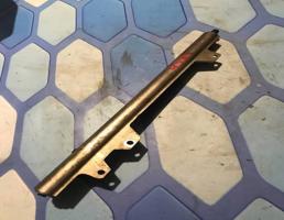 Топливная рампа для Volvo XC90 (2002-2015)  запчасти бу