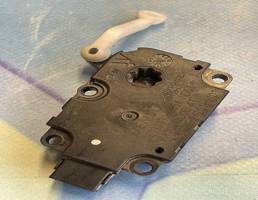 Моторчик заслонки отопителя для Audi A8 4H (2010-2017)  запчасти бу