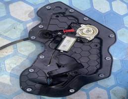 Доводчик двери правой для Audi A8 4H (2010-2017)  запчасти бу