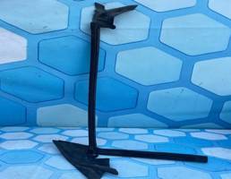 уплотнитель стекла двери передний правый  для Audi A7 (2011-)  запчасти бу