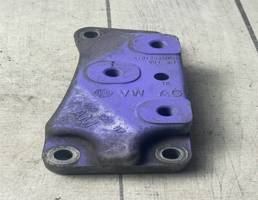 Кронштейн кпп для VW Passat B6 (2005-2010)  запчасти бу