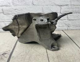 Кронштейн двигателя для Audi A4 / B7 (2005-2007)  запчасти бу