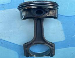 Поршень в сборе с шатуном для Audi A4 / B8 (2007-2015)  запчасти бу