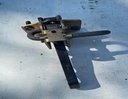 Ограничитель двери передней правой для Volvo S80 I (1998-2006)  запчасти бу