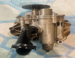 Масляный насос для Audi A1 (2010-)  запчасти бу