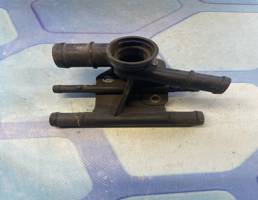 Фланец охлаждающей жидкости для VW Passat B6 (2005-2010)  запчасти бу