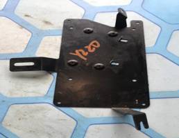 Кронштейн (сопут. товар) для Audi A4 / B7 (2005-2007)  запчасти бу