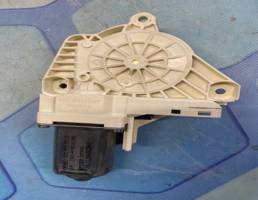 Моторчик стеклоподьемника передний левый для Audi A8 4H (2010-2017)  запчасти бу