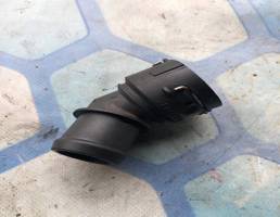 Фланец водяного охлаждения для VW Passat B6 (2005-2010)  запчасти бу