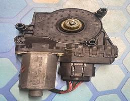Моторчик стеклоподъемника передний правый для Audi A6 / C5 (1997-2004)  запчасти бу