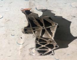 Кронштейн генератора для VW Passat B5 (1996-2000)  запчасти бу