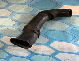 Патрубок воздушного фильтра для VW Touareg 1 (2002-2007)  запчасти бу